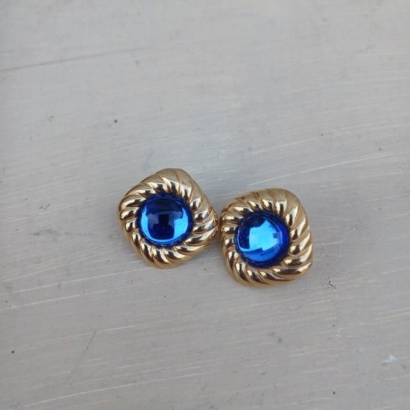 Vintage Mogul Blue Glass 1980s Gold Tone Clip Earrings Dimond Shape - Picture 2 of 4